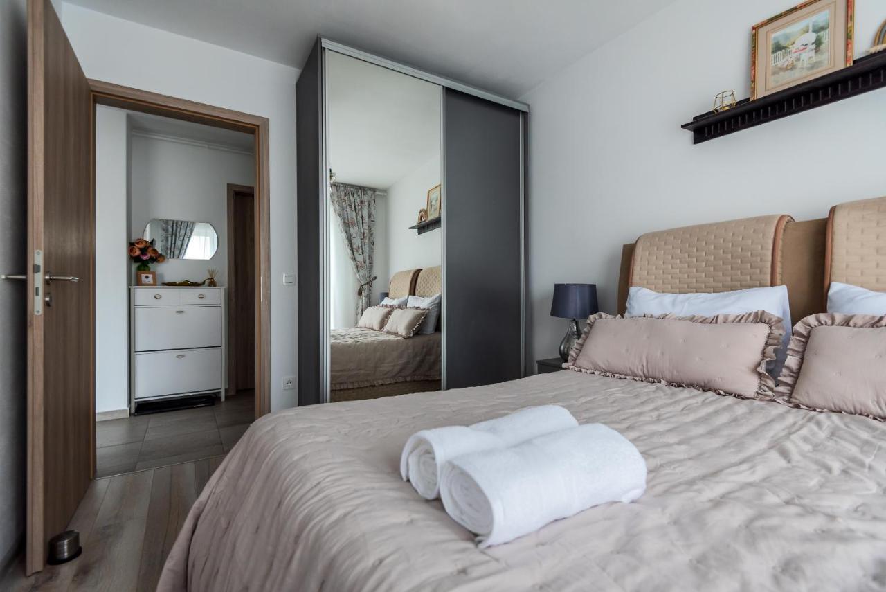 Lovely Chic Studio, On A Beautiful Promenade Apartment Brasov Luaran gambar