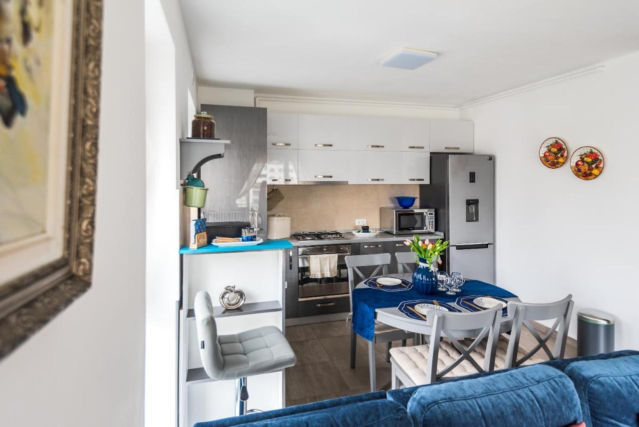 Lovely Chic Studio, On A Beautiful Promenade Apartment Brasov Luaran gambar